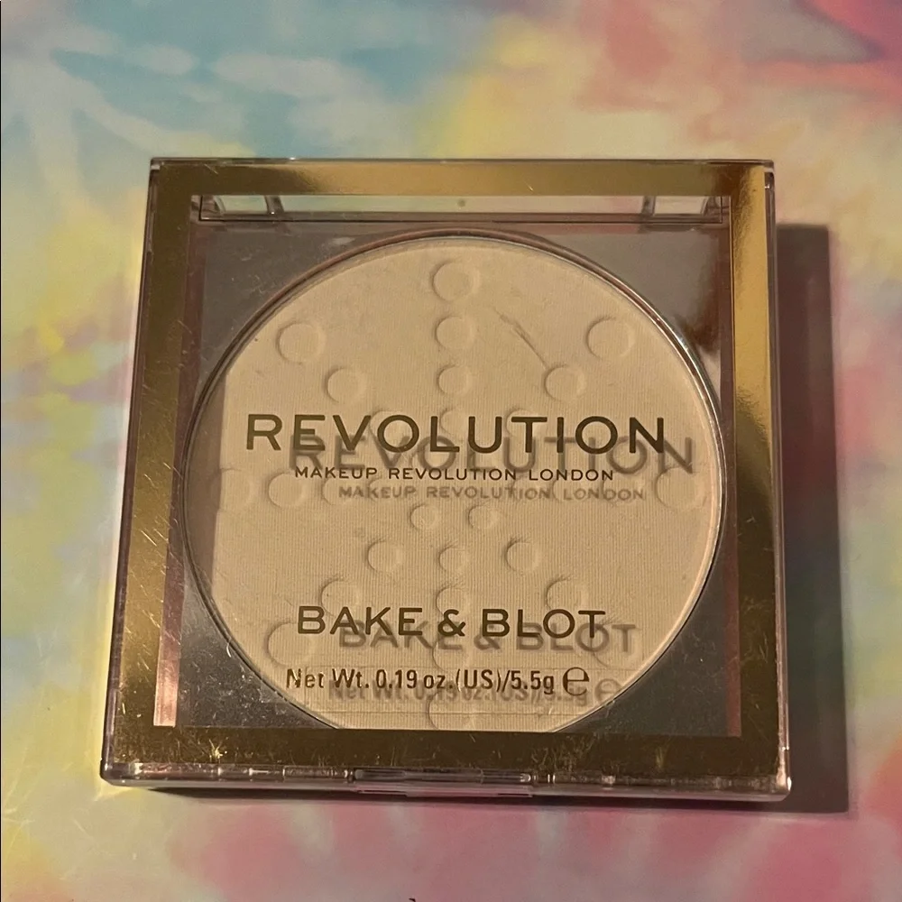 Revolution Bake & Blot Setting Powder - translucent